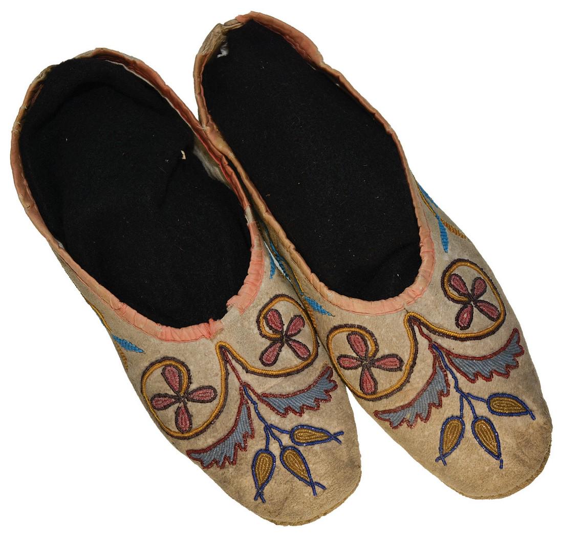 9 1/2" Metis-Cree Beaded Moccasins.  Native American. (1 of 4)