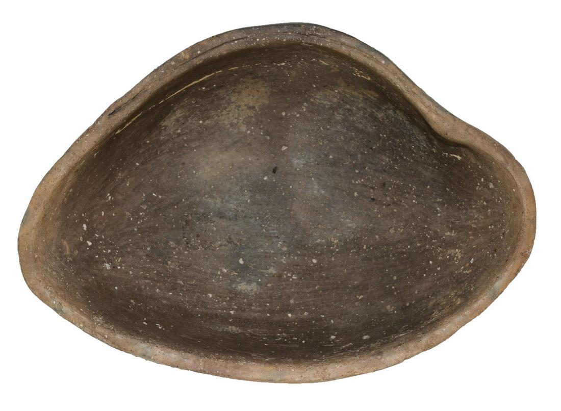 6 1/2" Mississippian Shell Effigy Bowl. Cross Co, AR: 6 1/2" Mississippian Shell Effigy Bowl. Cross Co, AR (Parkin). Solid, excellent shape and condition. Ex-Charles Lukas