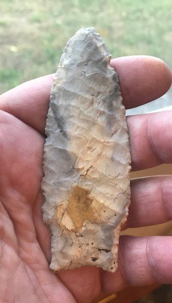 3 15/16" Holland. Monroe Co, MO. Transverse flaking.: 3 15/16" Holland. Monroe Co, MO. Jeff City Chert. Very thin, detailed transverse flaking. Dickey and Davis G8 COAs. Added additional photos on 10/24/19