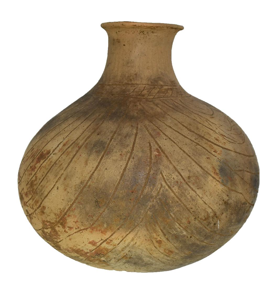 7 3/8" H. Engraved Caddo Waterbottle. Clark Co, AR.: 7 3/8" H. Engraved Caddo Waterbottle. Clark Co, AR. Blonde finish, deeply engraved. Bowl rings solid. May have minor rim repair. Ex-Ken Partain