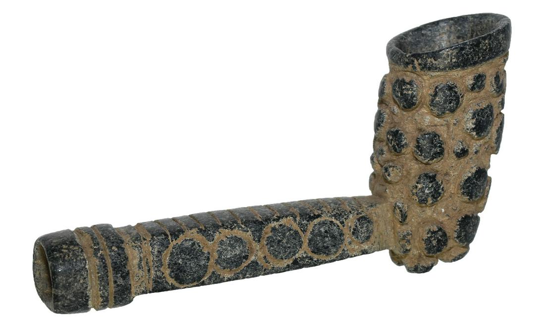 3 1/4" Historic Bean Pipe. Davis G10 COA. West: 3 1/4" Historic Bean Pipe. West Virginia. Steatite. Hand carved, excellent detail. Nice polish. Davis G10 COA