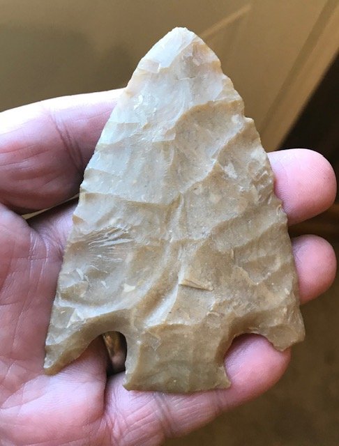 3 9/16" Snyders. Rogers COA. St. Clair Co, IL.: 3 9/16" Snyders. St. Clair Co, IL. Glossy, high grade translucent chert. Well made. Rogers COA. 5/22/20: Adde photos to listing