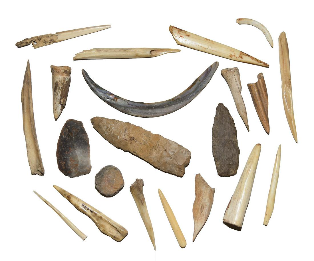Group of 22 pieces of KY Artifacts (1" to 5"). 5": Group of 22 pieces of KY Artifacts (1" to 5"). Animal Bone Awls, Flint Points, Shell Decoration (Includes a very nice drilled 5" Shell Crescent). Ex-Captain Tom Miller