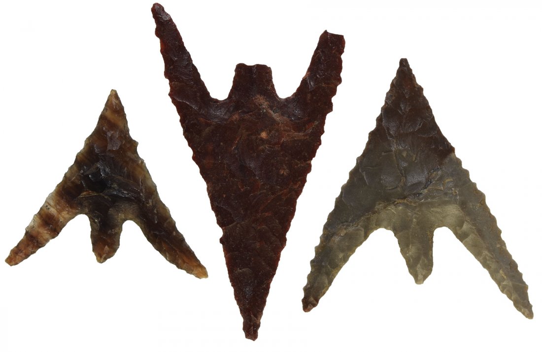 Group of 3 fine Gunthers. All fine examples: Group of 3 fine Gunthers. 1" (Gray, G10, Coos Co, OR. Ex-Jim Bennett), 7/8" (Agate, OR, G10) and 1 3/8" (Red Agate, OR, Ding to one barb). All fine examples