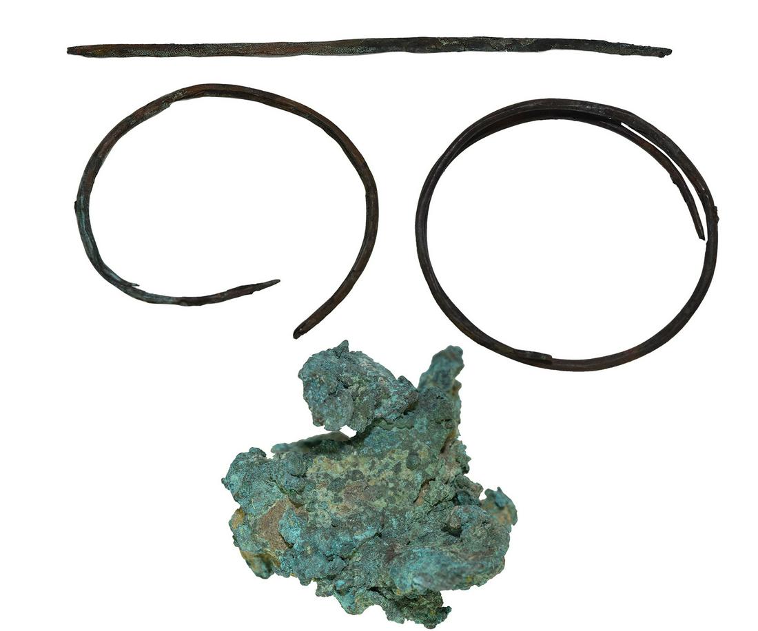 Fine Group of Hopewell artifacts from the Hopewell: Fine Group of Hopewell artifacts from the Hopewell Mound Group in Ross Co, OH. Two Copper Bracelets (2 1/2" and 2 5/8)" , a 6 3/4" Copper Awl and a 5" chunk of Native Copper. Ex-Gilbert Dilley.