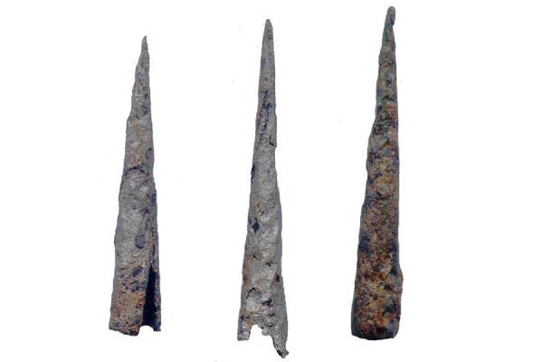 Three Kaskaskia Points: 88. Three Kaskaskia Iron Points. 2 3/4"-3 1/8". Macon Co, AL. Very nice examples. 1716-1763