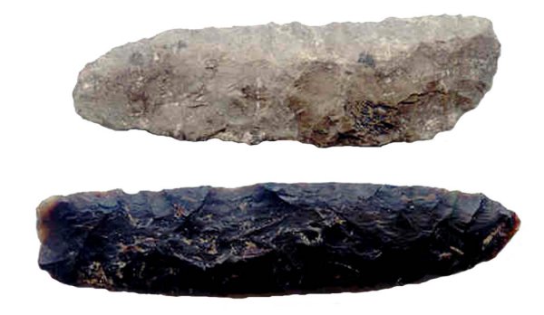Four Side Knives, ND, Rogers COA's: 300. Four Side Knives. Morton Co, ND. 1 Agate, 1 Knife River. Each has a separate Rogers COA