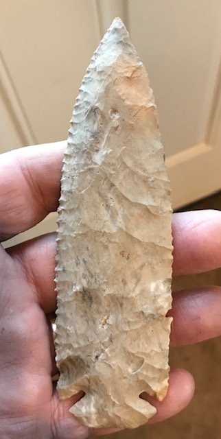 5 1/4" Dovetail. Hardin Co, KY. Ex-Townsend, Nelson: 5 1/4" Dovetail. Hardin Co, KY. Ft. Payne. Very well made, serrated edges. Slight quartz inclusion on edge. Ex-Doug Underwood, Earl Townsend (T2107), Walter Nelson. Pictured in Townsend's 2011 Sale Ca