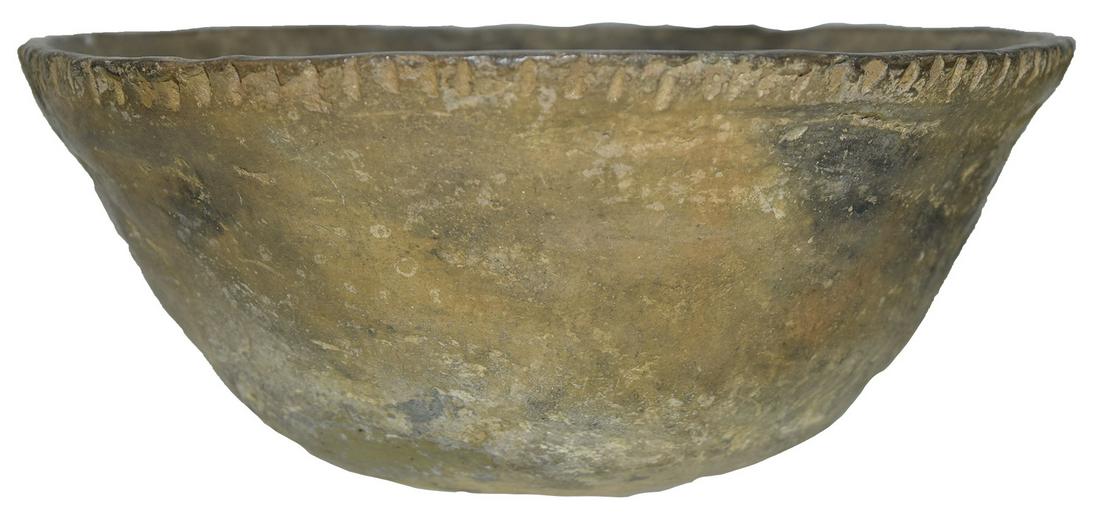 9" D. Anasazi Greyware Bowl with pie crust rim.: 9" D. Anasazi Greyware Bowl with pie crust rim. Excellent condition. Finish has nice sheen. Old F.P. Hills piece