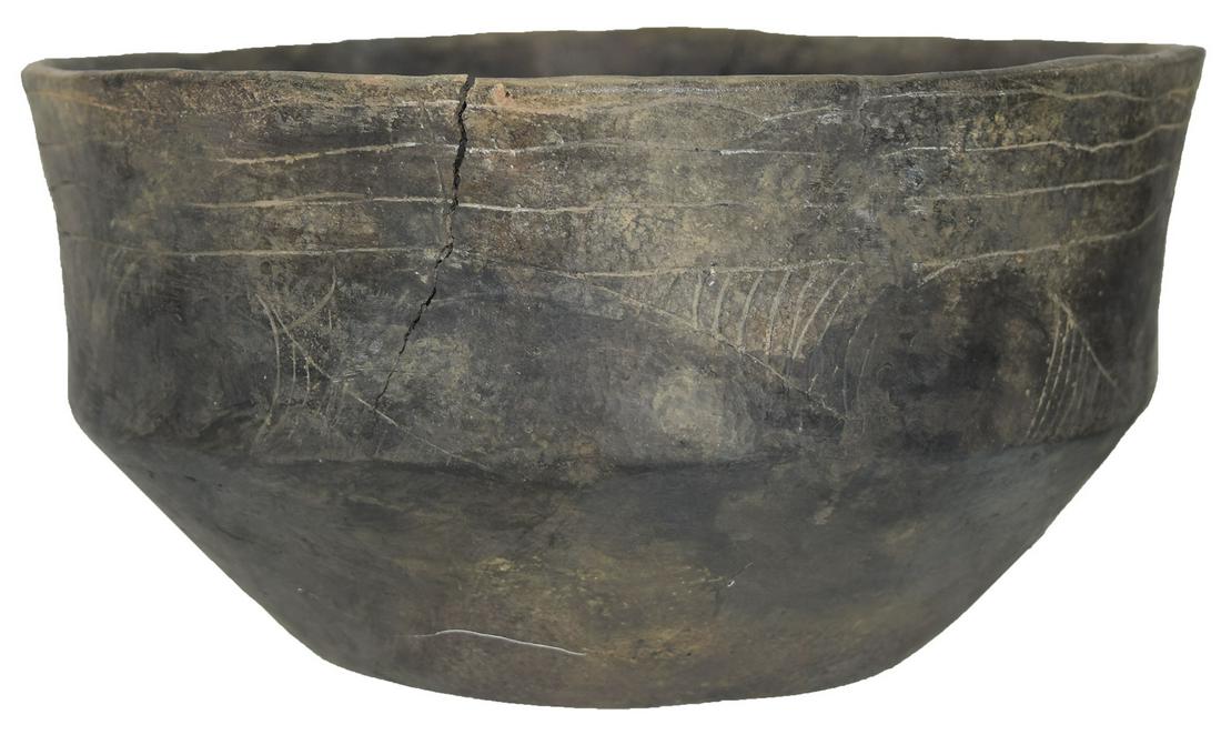 7 7/8" D. Engraved Caddo Bowl. Clark Co, AR. Great: 7 7/8" D. Engraved Caddo Bowl. Clark Co, AR. Several glued pieces are loosening up. Great project. Fine display