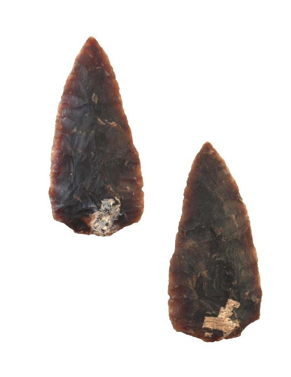 3 3/8" Cobbs. Knife River Flint. Davis G6 Paper: 3 3/8" Cobbs. MN. Knife River Flint. Davis G6 Paper
