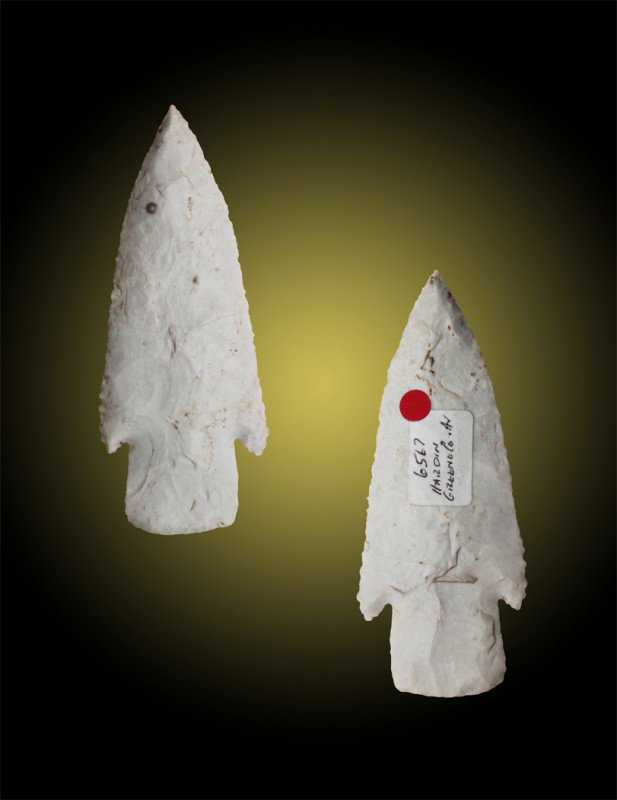 3 3/8" Hardin. Partain Paper. Pictured in WW#5, : 3 3/8" Hardin. Partain Paper. Pictured in WW#5, pg 186. Greene Co, AR. Brilliant white, glossy chert. Will be pictured in the upcoming book, Partain Relics