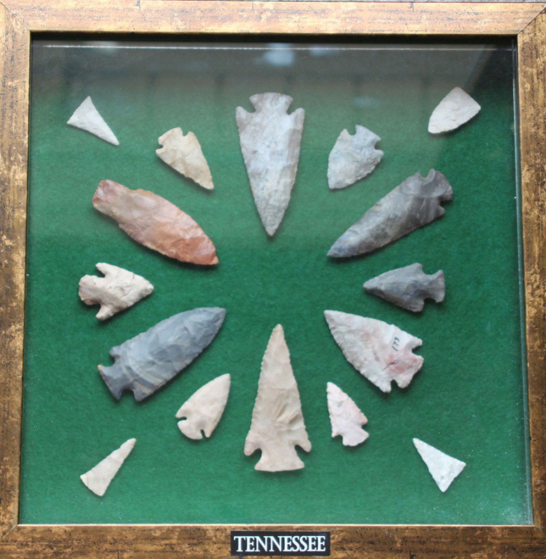 16 Colorful Tennessee points professionally mounte: 16 Colorful Tennessee points professionally mounted. 1 3/8" - 3 3/8". Some may have restoration. Ready to hang