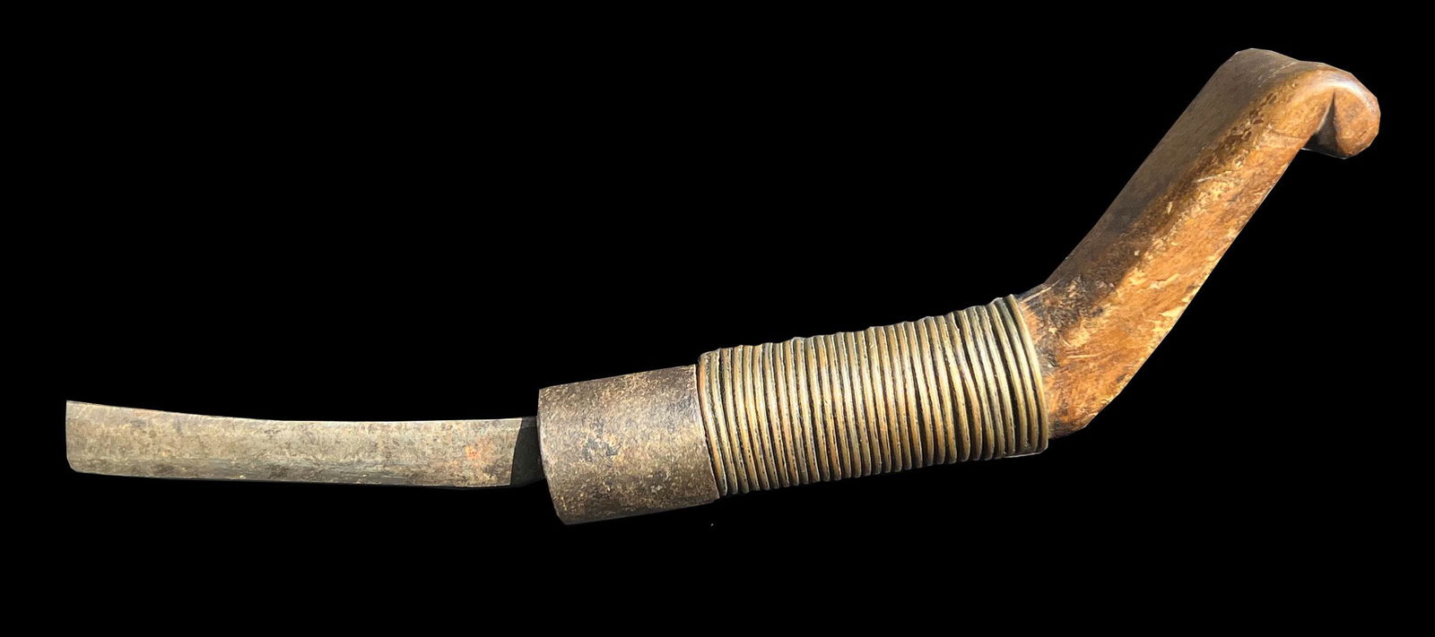 Vintage 7 7/8" Northeastern hand carved Crooked (Crook'd) Knife. Ex-J. Anderson, N. Starr: Vintage 7 7/8" Northeastern hand carved Crooked (Crook'd) Knife. Nicely carved Burl Maple handle wrapped in telegraph wire and with metal (straight razor) blade. Graceful handle. Sometimes attributed