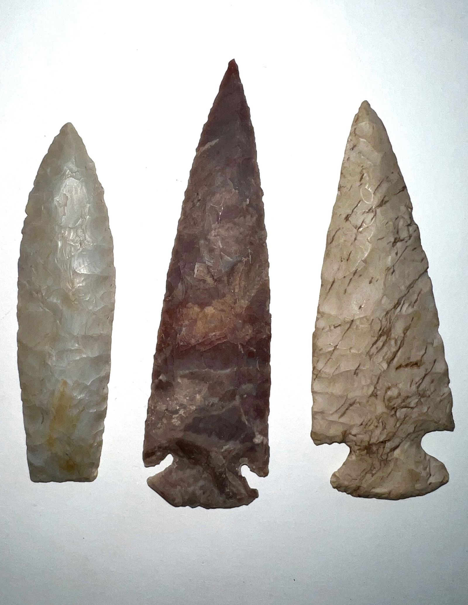 2 Dovetails and an Agate Basin.  Ex-David Cunningham. (1 of 2)