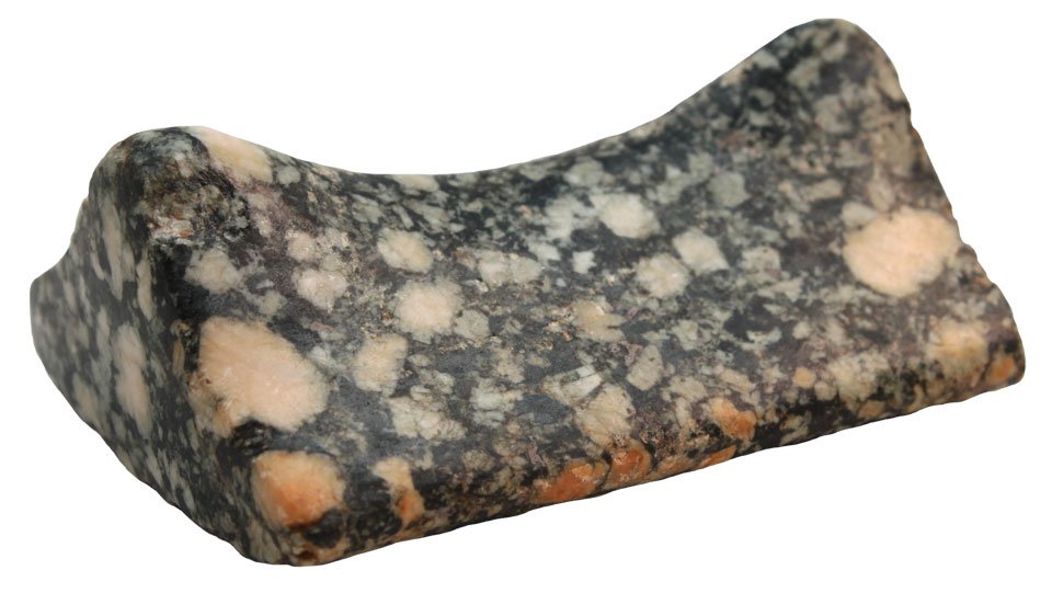 2 7/8" Hook Bannerstone. Fulton Co, IL. Undrilled: 2 7/8" Hook Bannerstone. Fulton Co, IL. Undrilled . Striking porphyry material