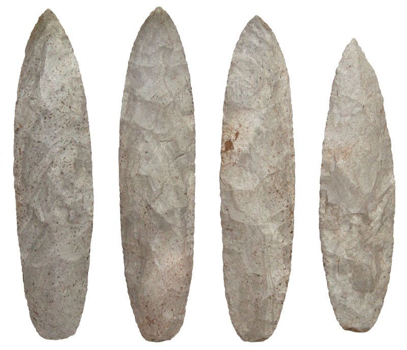 4 Nebo Hill points from Cache. 5 1/4"-6". Shelby Co,: 4 Nebo Hill points from Cache. 5 1/4"-6". Shelby Co, IN. Attica Chert. Ex-Curt Wheeler. Davis G10 COA