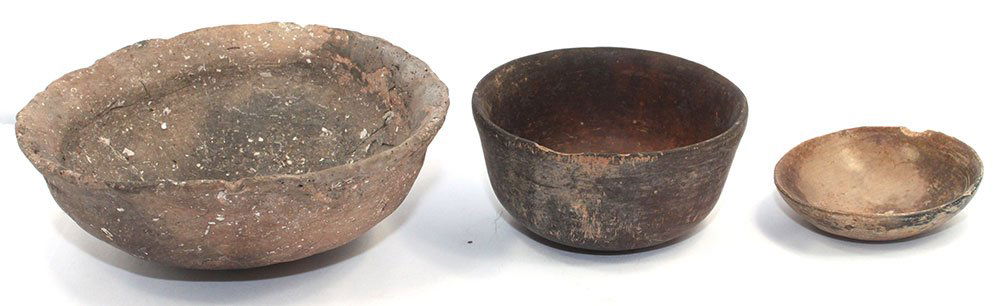 2 Small/Miniature Bowls and Jar Lid (smallest). (1 of 1)