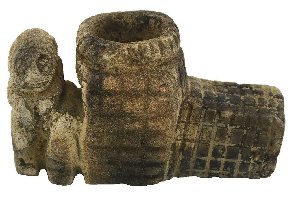 Rare, highly engraved  4" Effigy Pipe.  Historic or (1 of 2)