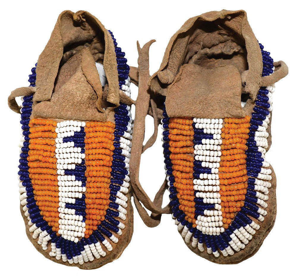 4 1/2" Sioux s Infant Moccasins. Well beaded.  Early (1 of 2)