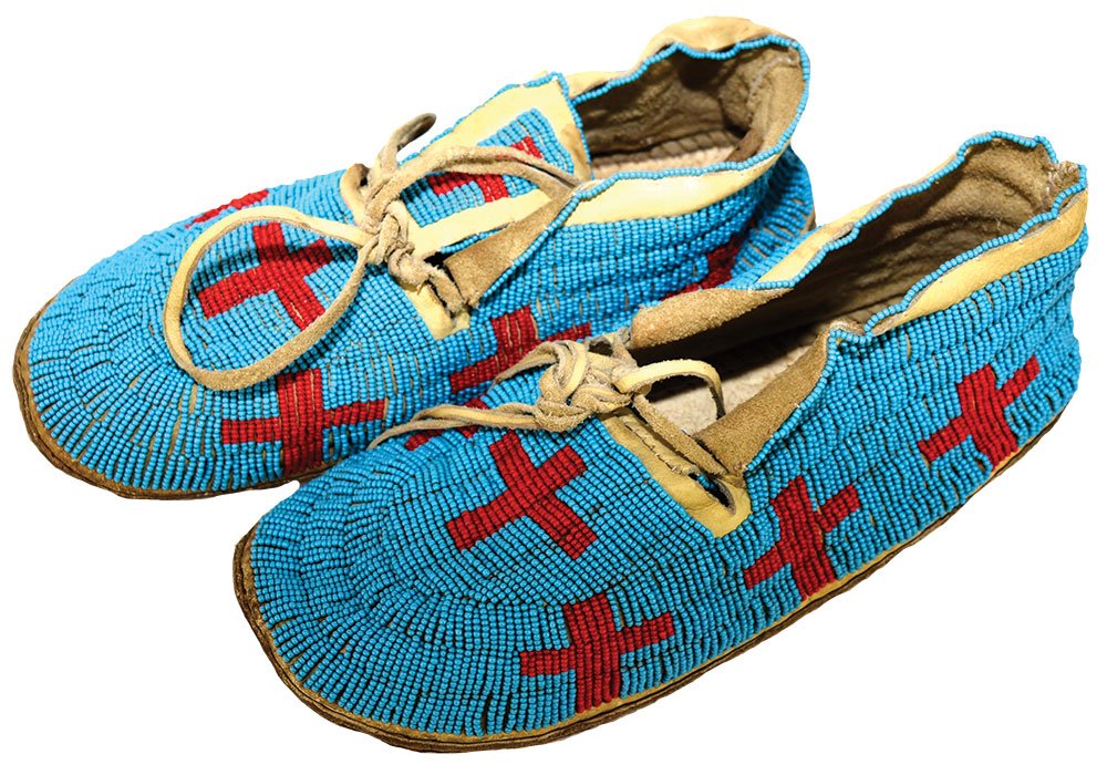 10" Cheyenne Beaded Moccasins.  1950's tourist trade. (1 of 4)