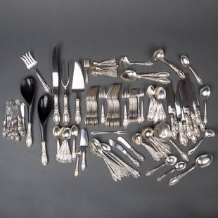 130 PC SET OF TOWLE KING RICHARD STERLING FLATWARE: A fine, unmonogrammed King Richard pattern set of Towle sterling, designed by Ferdinand Poppenhaeuser. 130 pieces total: Includes twelve 8" teaspoons, three 8.5 inch serving spoons, twelve 6.5 in fork