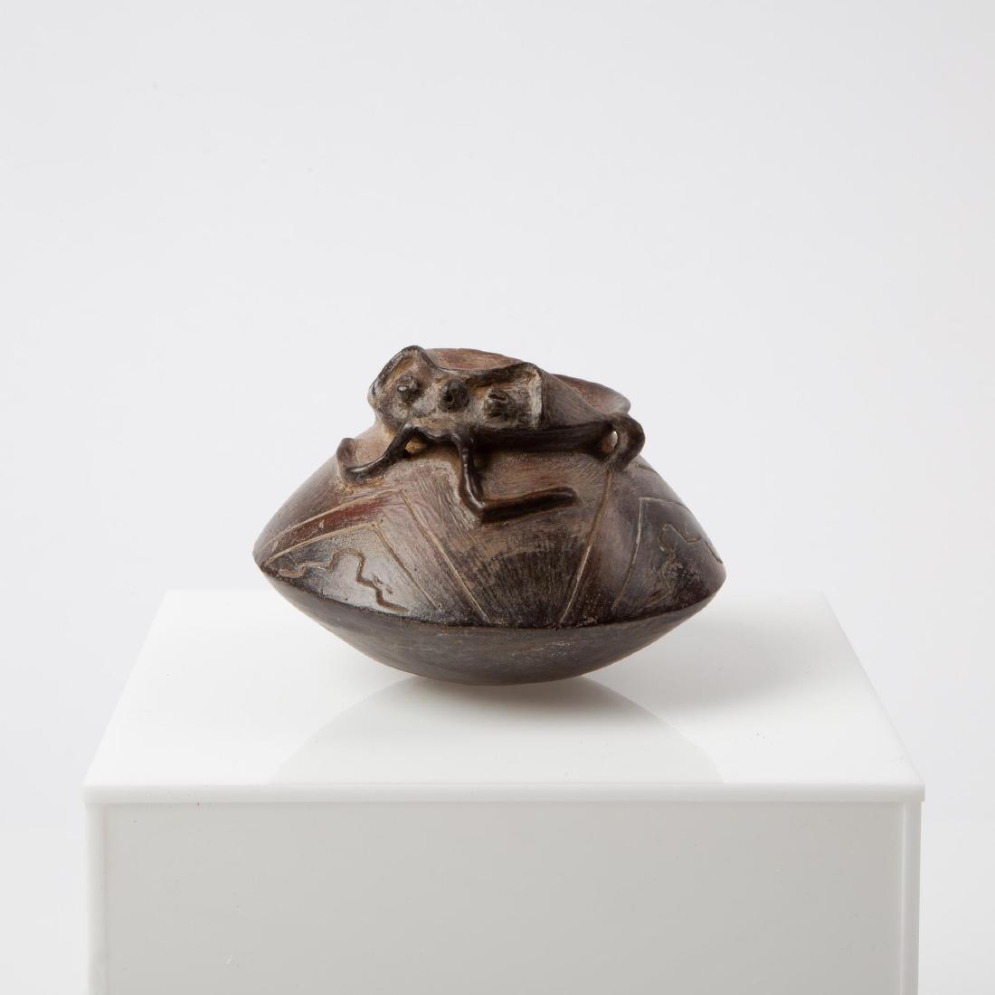 A PRE-COLUMBIAN NARINO CULTURE EFFIGY JAR (1 of 10)