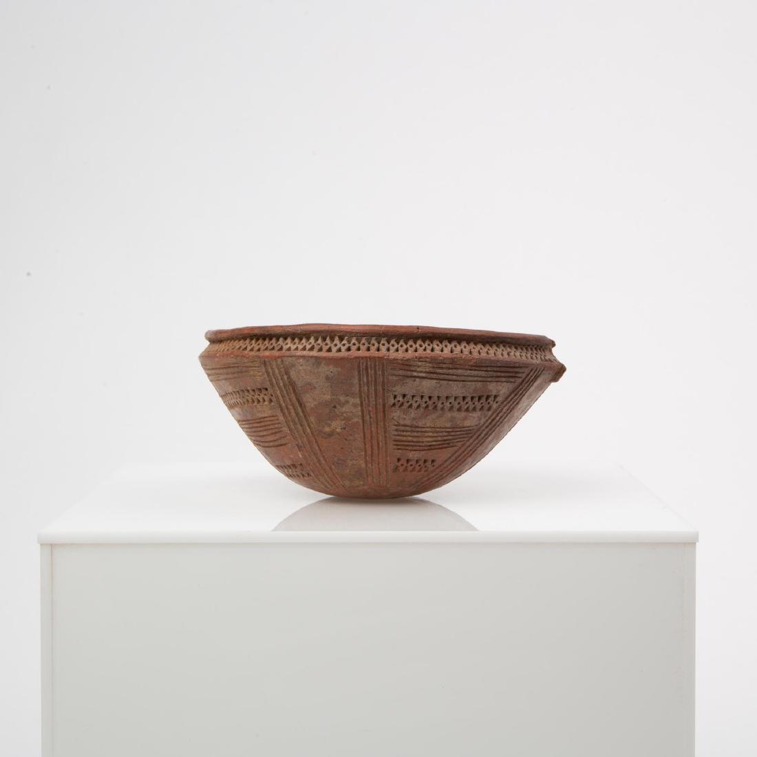 A PRE-COLUMBIAN QUIMBAYA HANGING VESSEL (1 of 12)