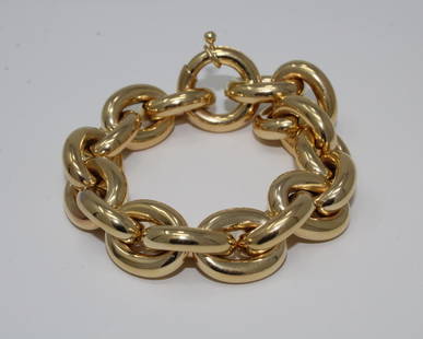 14K Gold Link Italian Bracelet: 14K Gold Link Italian Bracelet. Stamped '14K' 'Italy' and having makers mark on clasp. Length: 8 in. Weight: 31.2 DWT (pennyweight)