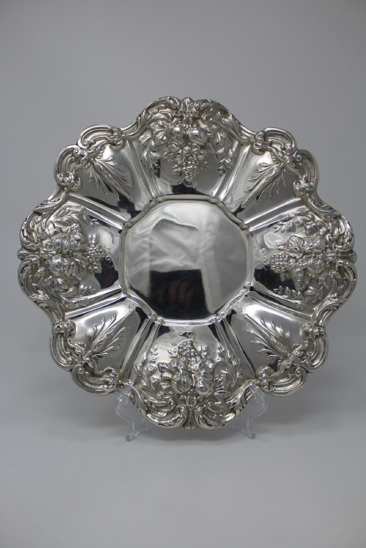 Reed & Barton "Francis I" Sterling Serving Dish: Reed & Barton "Francis I" Sterling Silver Serving Dish. Dated 1950. Stamped 'Reed & Barton Sterling X569 Francis I' on bottom. No monograms visible. Diameter: 11.25 in. Total Weight: 17.81 ozt. - All 