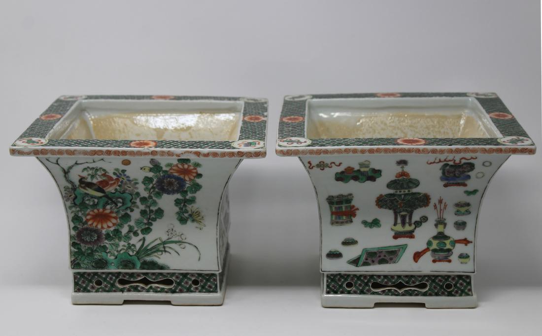 (2) Chinese Famille Verte Porcelain Jardinieres: (2) Chinese Famille Verte Porcelain Jardinieres. Appear to be unmarked. Dimensions: 6 x 7.75 x 7.75 in.