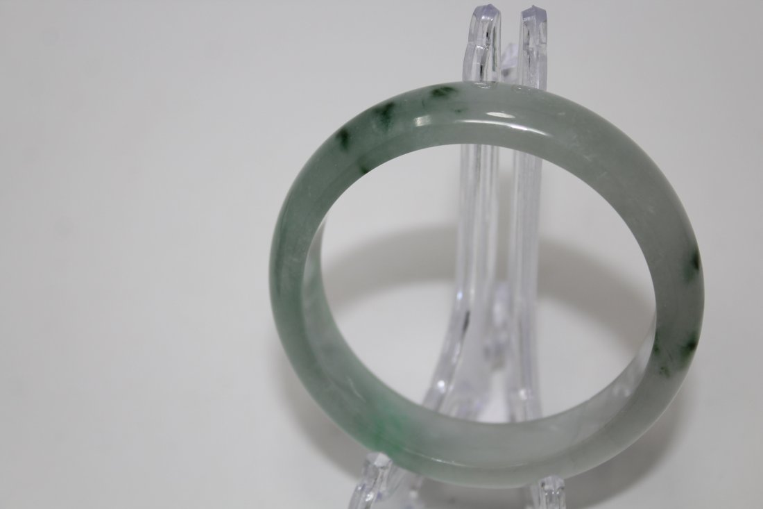 Chinese Jadeite Bangle: Chinese Jadeite Bangle
