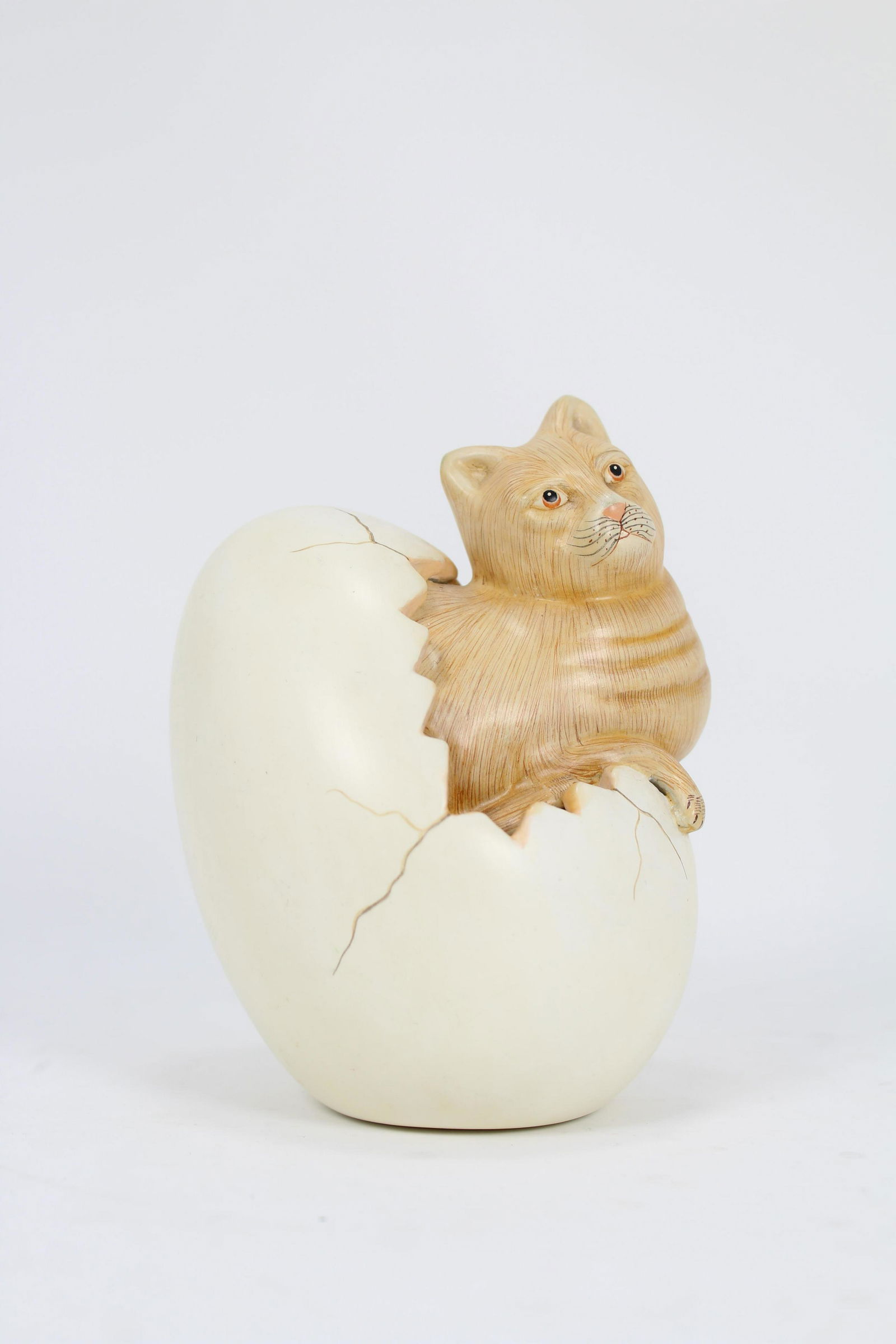 Sergio Bustamante (Mexico/Holland born 1942/43): Sergio Bustamante (Mexico/Holland born 1942/43) "Cat Egg". Hand signed near the upper portion of the figure. Height: 5.5 inches.