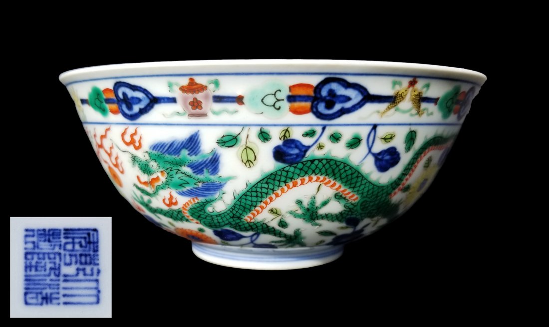 Wucai 'Dragon & Phoenix' Bowl, Qianlong Mark (1 of 13)