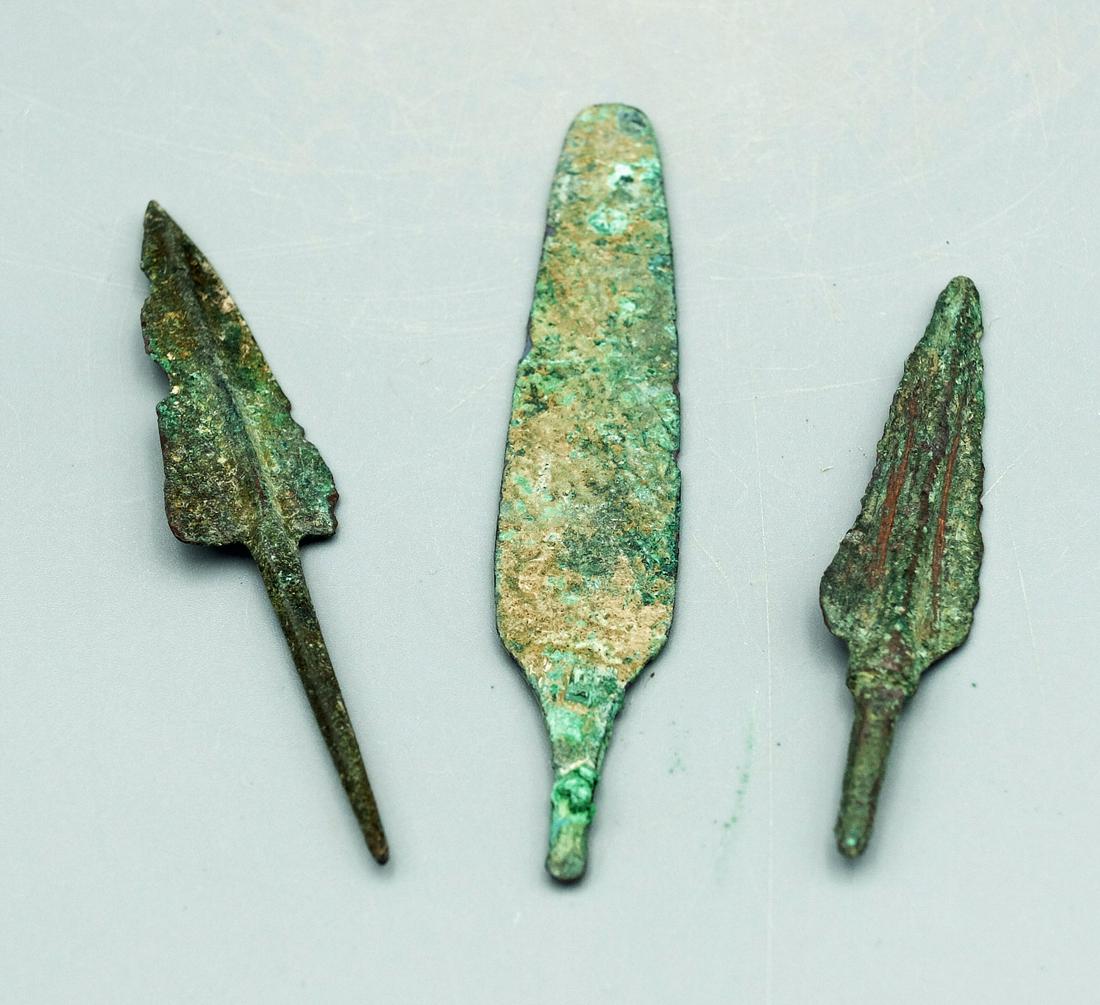 (3) Bronze Luristan arrowheads, ca. 800 - 600 BC: A trio of large bronze Luristan arrowheads, ca. 800 - 600 BC. They range from 3 inches to 4 inches in length and with two having a pronounce midrib. Nice set of different types, all with strong minera