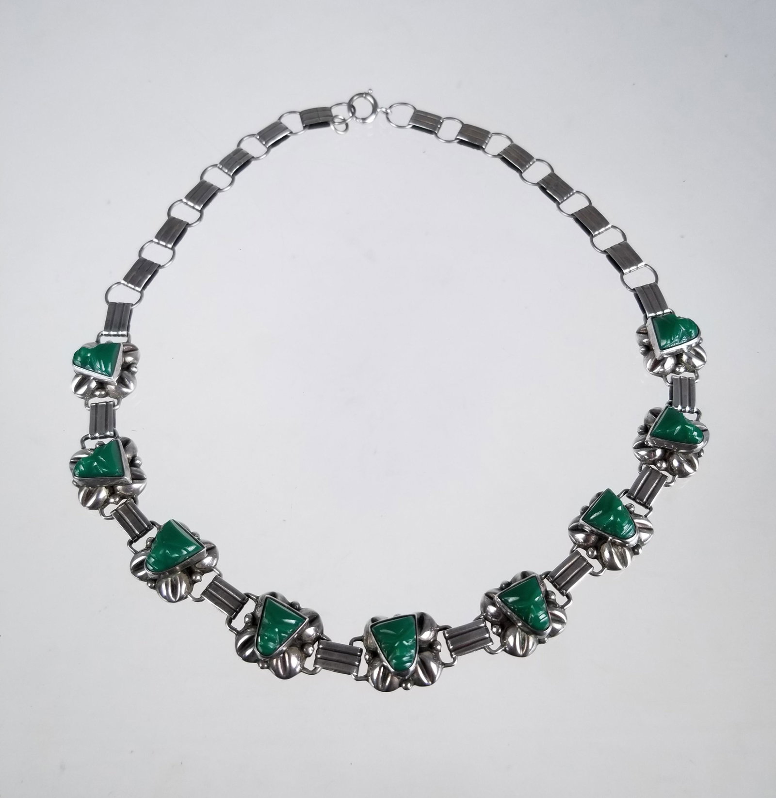 Vintage Sterling Silver Green Onyx Tribal Face Mas: Vintage Sterling Silver Green Onyx Tribal Face Mask Necklace. Marked Sterling on clasp. Length: 19.25 in. Weight: 46.4 g.
