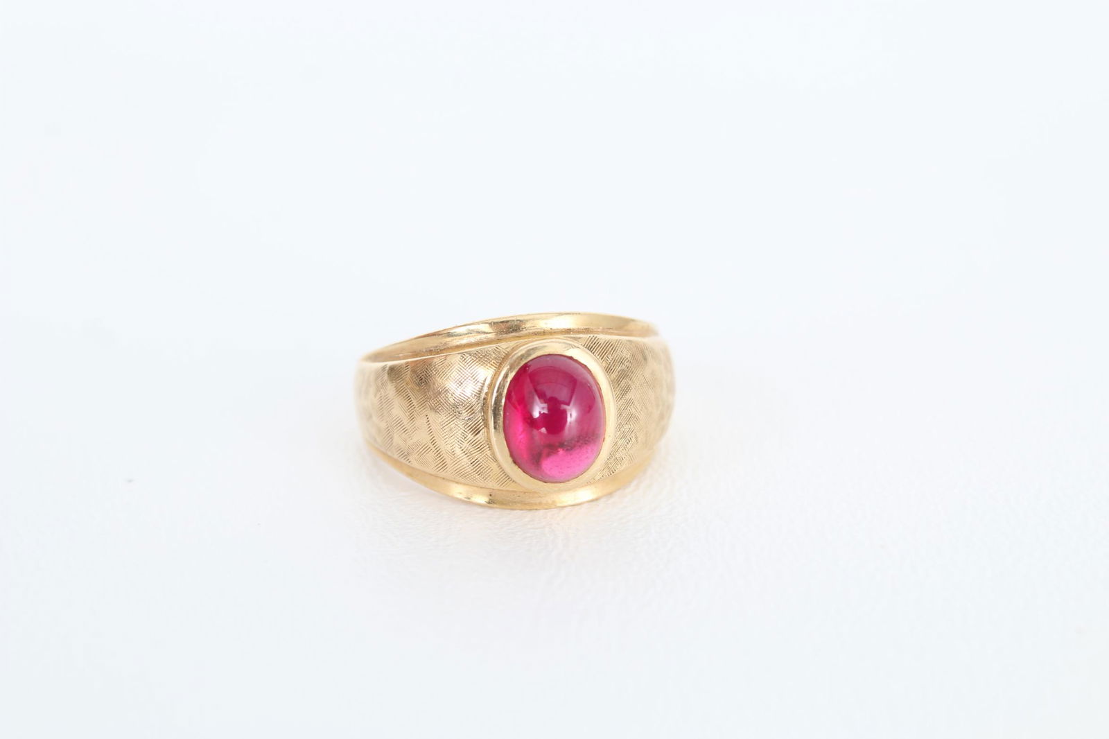 14K Gold & Imitation Ruby Ring: 14K Gold & Imitation Ruby Ring. Stamped inside band. Ring Size: 13 Overall Weight: 10.88 g / 7 dwt