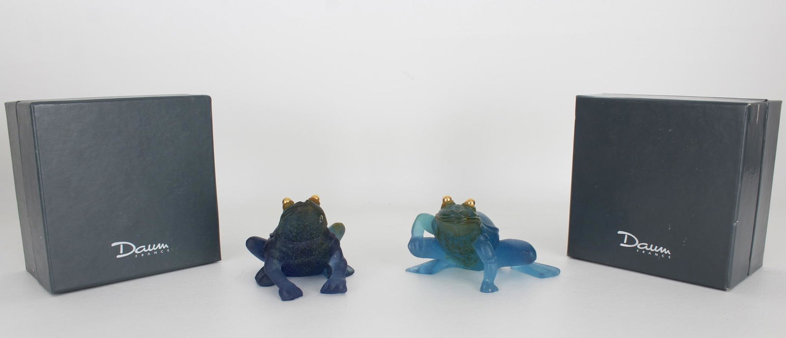 (2) Daum Frogs, Original Fitted Cases: (2) Daum France Frogs with the Original fitted Cases. Approx. Height of frogs: 2.25 in.