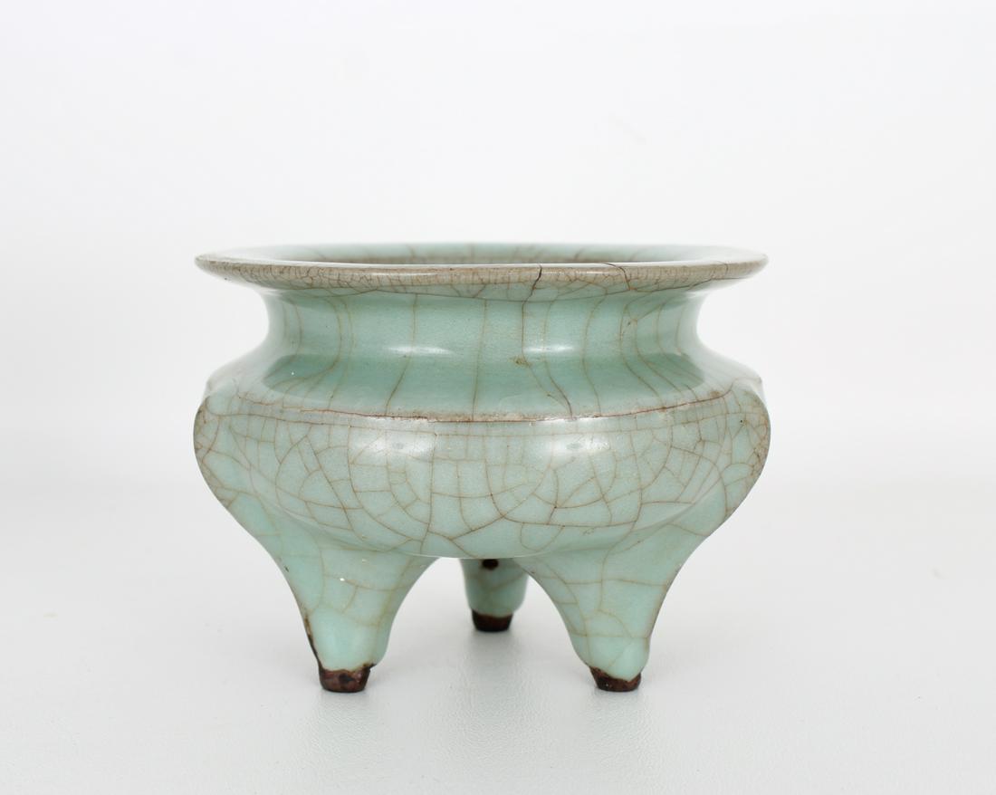 Chinese Guan Type Crackled Celadon Incense Burner (1 of 6)