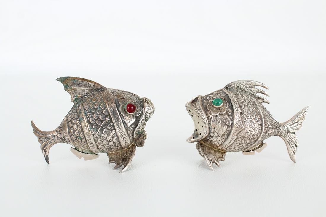 (2) Silver Fish Form Salt & Pepper Shakers (1 of 5)