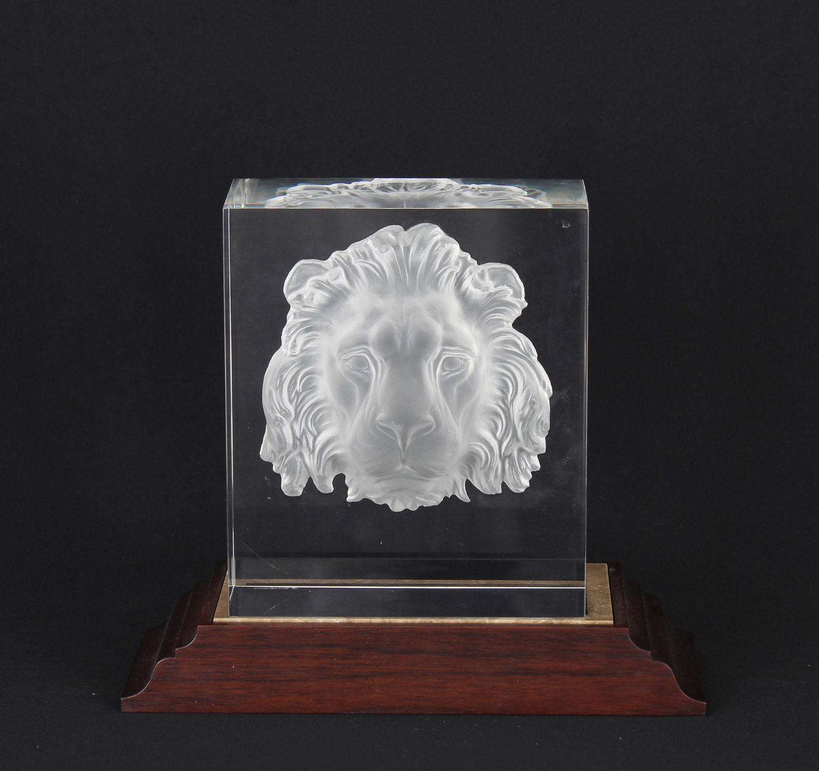 Steuben Intaglio "Regal Lion" Figure on Stand (1 of 6)