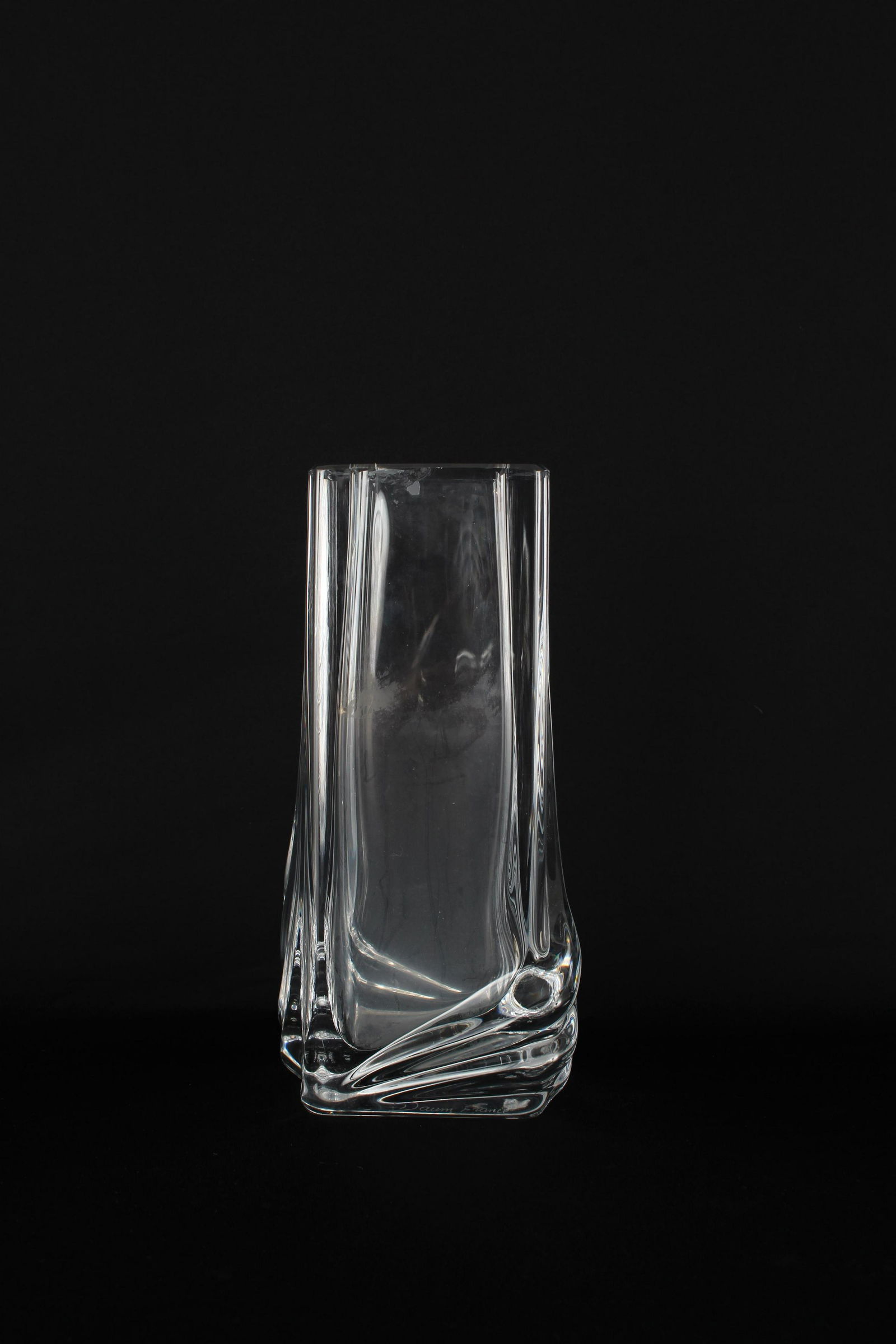 Art Nouveau Daum France Glass Vase: Art Nouveau Daum France Glass Vase. Marked near base. Height: 9.5 in.