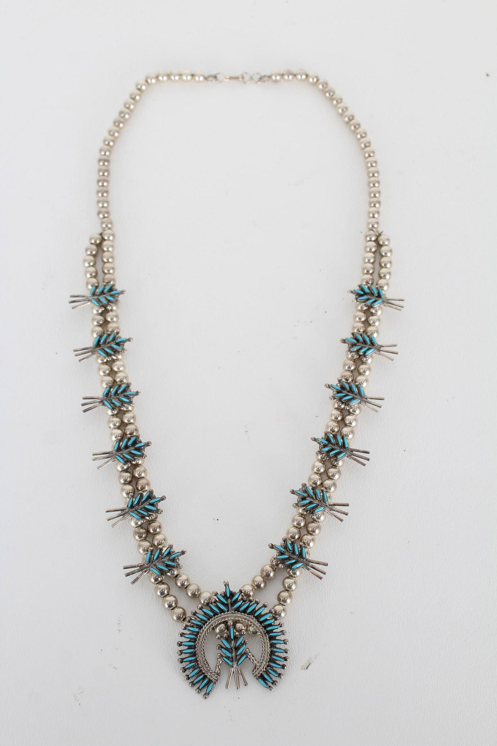 Navajo Turqouise Beaded Necklace (1 of 5)