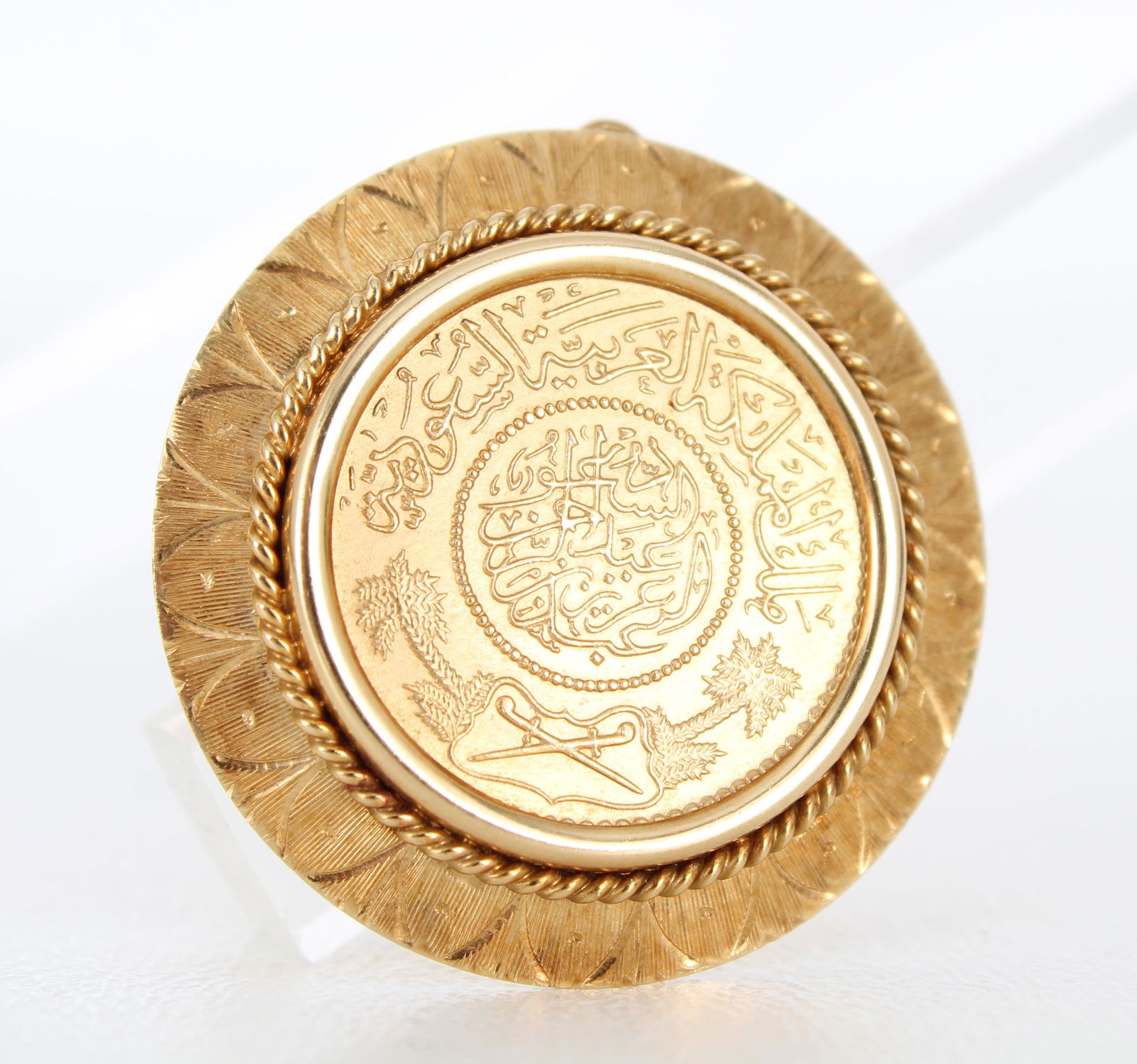 Saudi Arabian Gold Guinea Coin Brooch (1 of 4)
