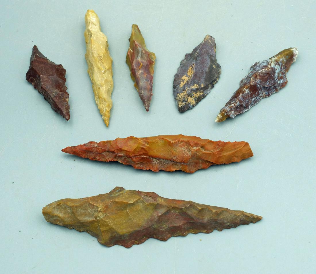 (7) Cocle Spear Points and Arrowheads: A collection of 7 Cocle spear points and arrowheads from Panama, ca. 500 BC - 1000 AD. These rare triangular examples range from 1-3/4 in. to 3-1/2 in. in length, are made from a variety of colorful a