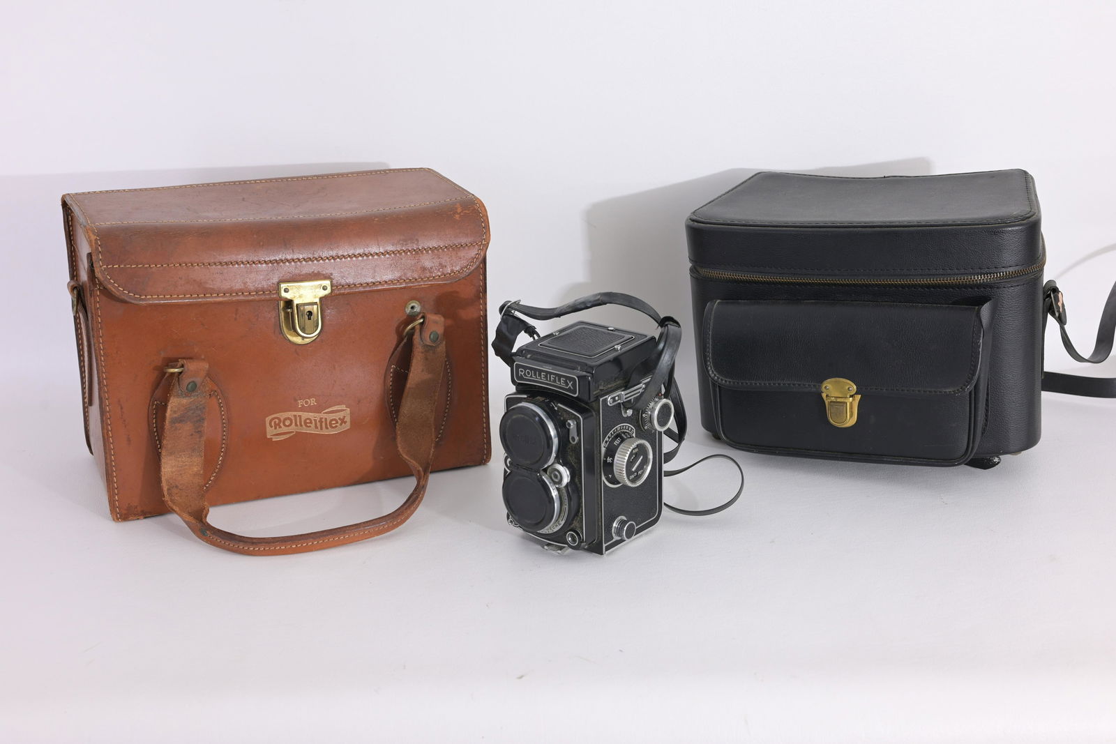 Rolleiflex 2.8 Series Type 2 Camera (1 of 10)