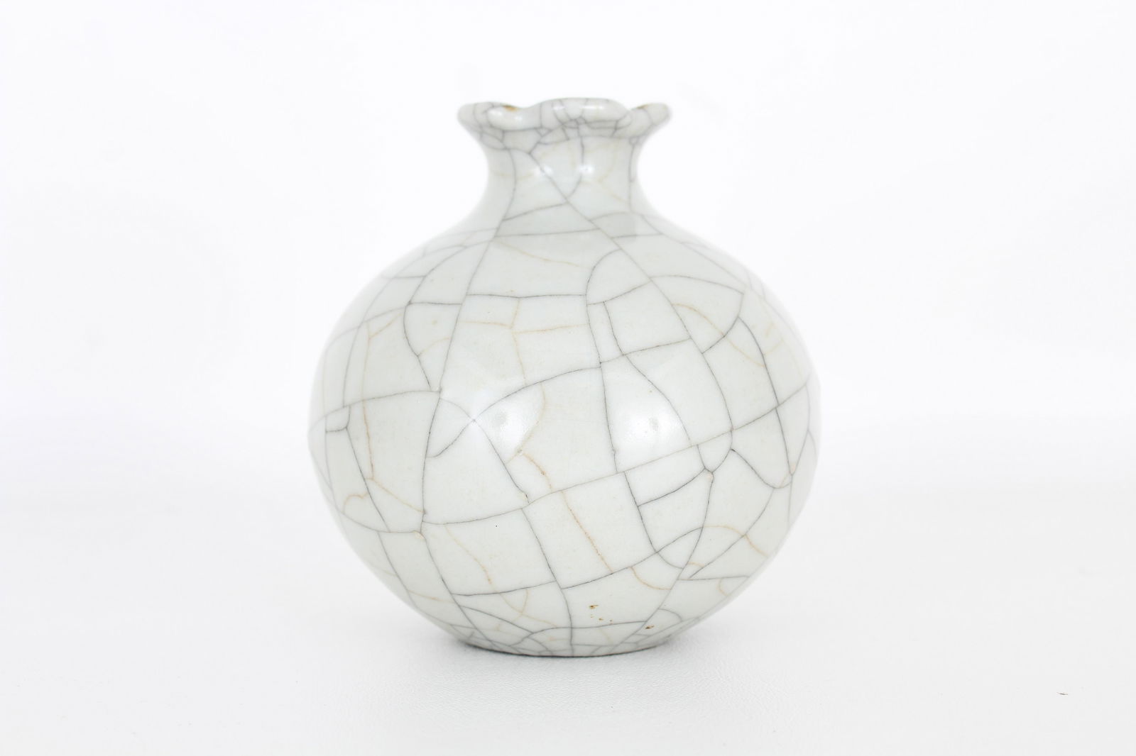 Chinese ge-type water pot, Qianlong mark (1 of 7)