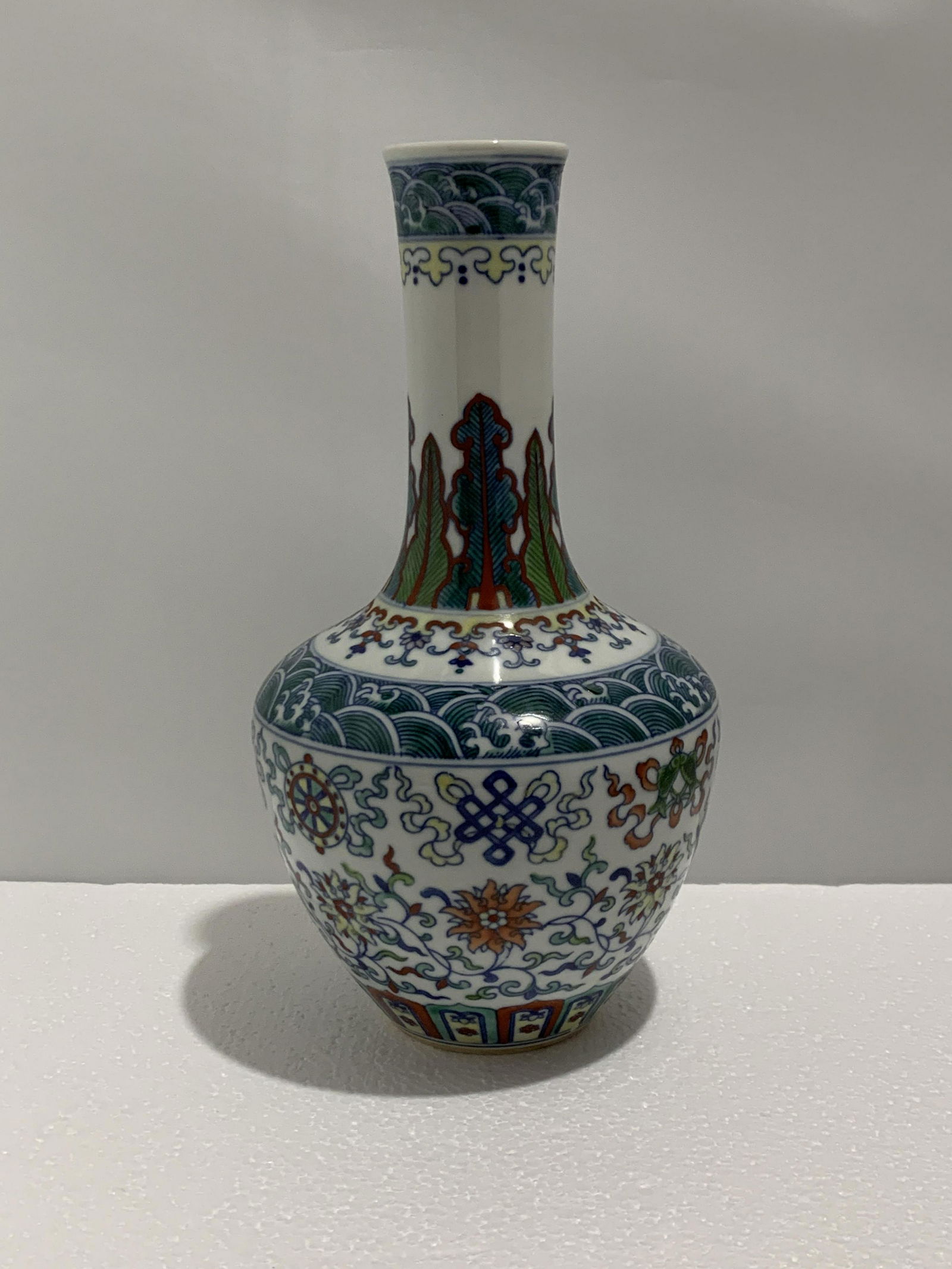 Chinese Qing Doucai bottle vase, Qianlong mark (1 of 6)