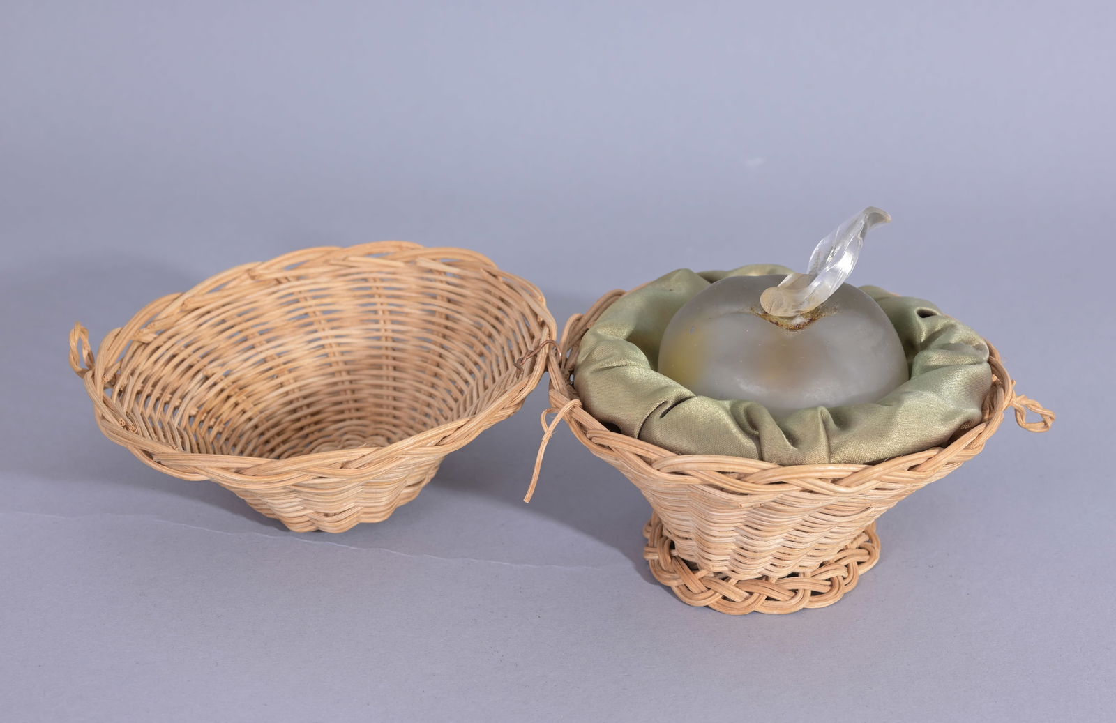 1952 Marc Lalique "Fille D'Eve"perfume bottle (1 of 5)