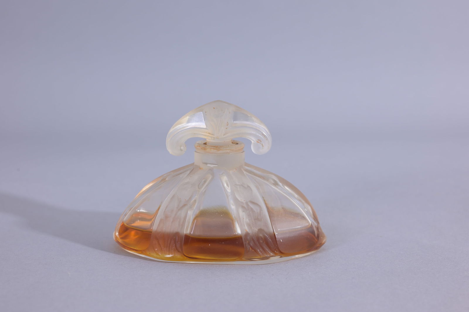 Julien Viard "Garden Of Karma" Design: Art Nouveau Perfume bottle from Garden Of Karma design Julien Viard Depinoix 1920 (Julien Viard - 1009) Provenance: single owner lifetime collection from Jacksonville, FL - Entire collection has been